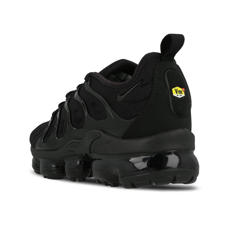 vapormax triple black mens