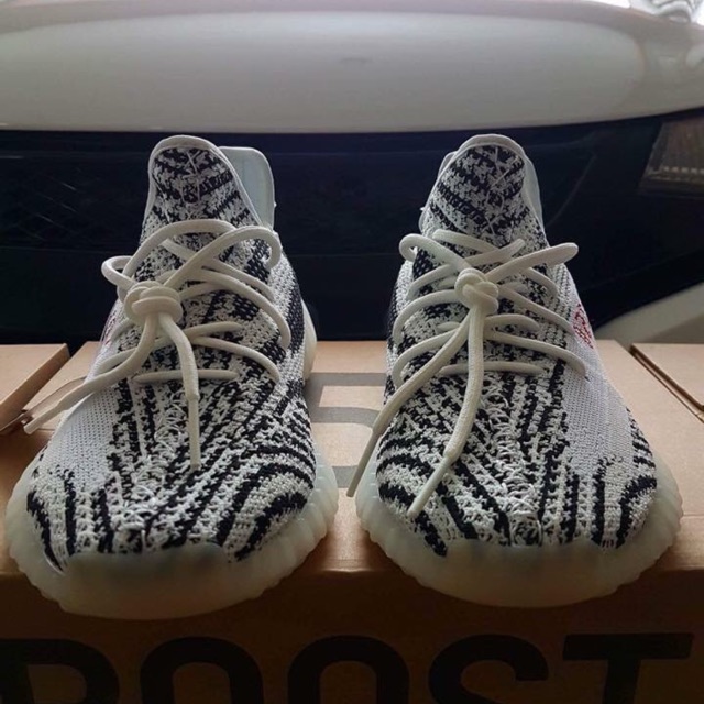 how much does a yeezy box weigh