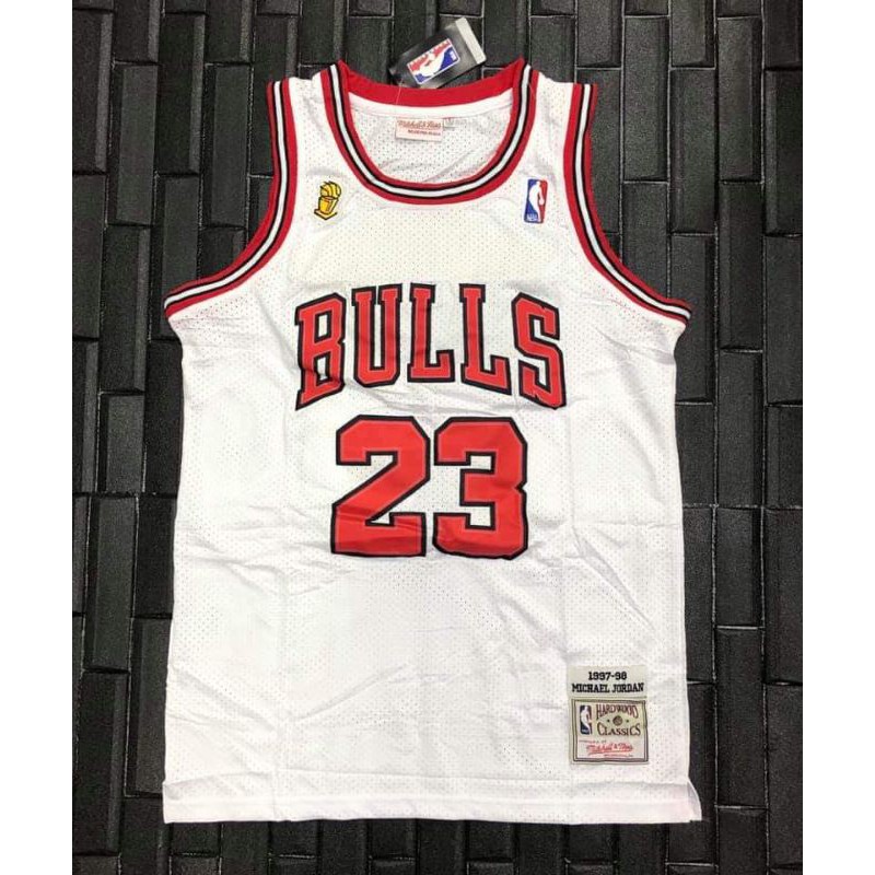 Lot - Michael Jordan 1984-1985 Hardwood Classics Mitchell & Ness #23  Chicago Bulls Jersey