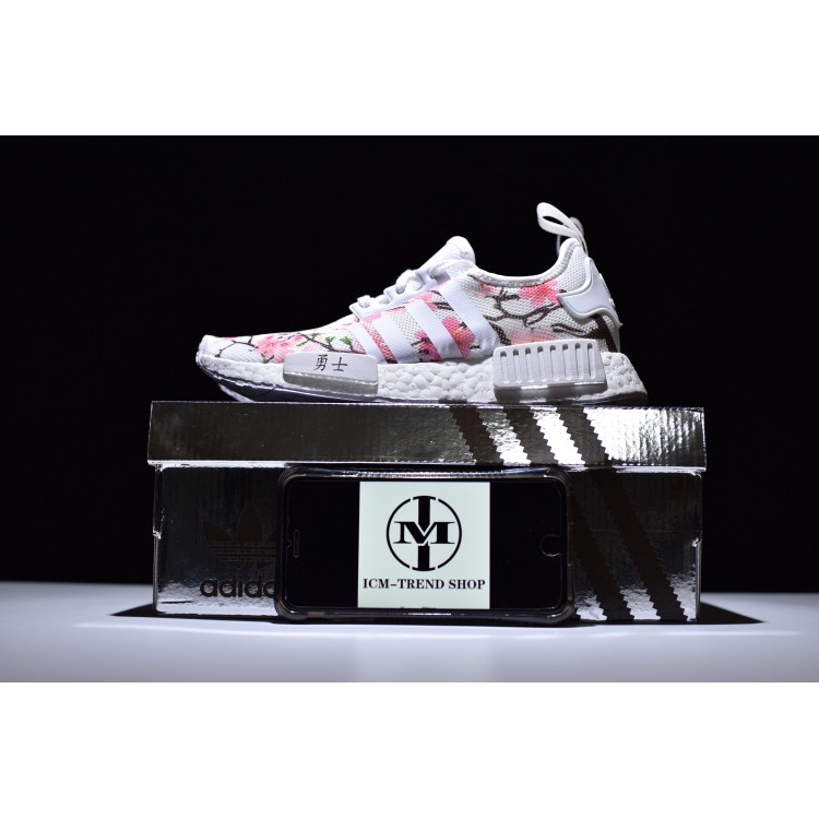 NMD R1 Shoes in 2020 Shoes Sneakers Rose gold