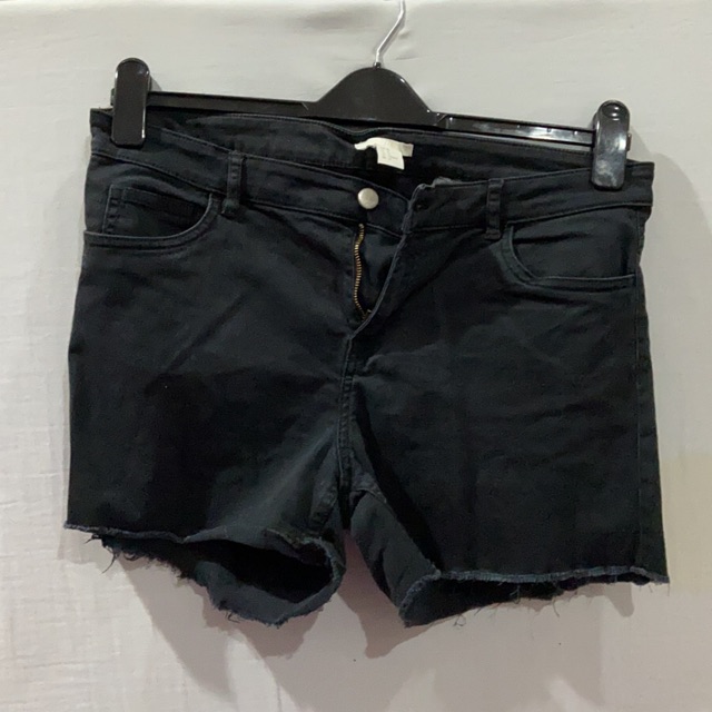 h&m black jean shorts