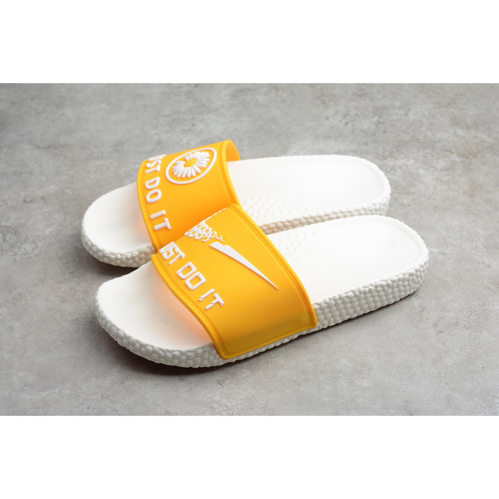 nike beach slippers