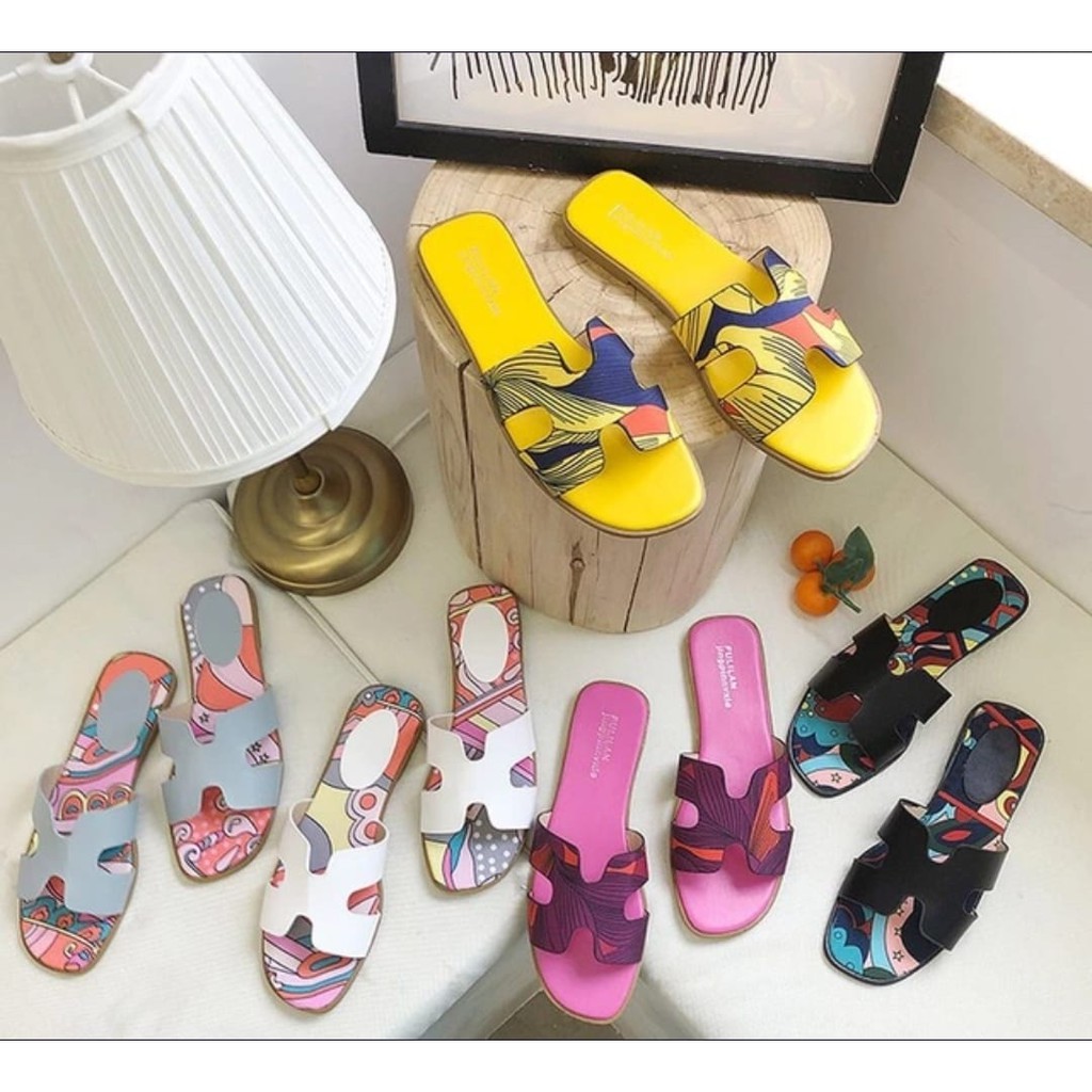 h style sandals