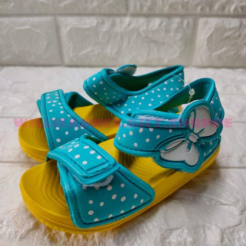 baby sandals size 2.5