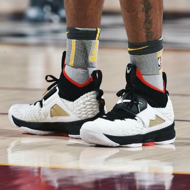 nike lebron 15 diamond turf red