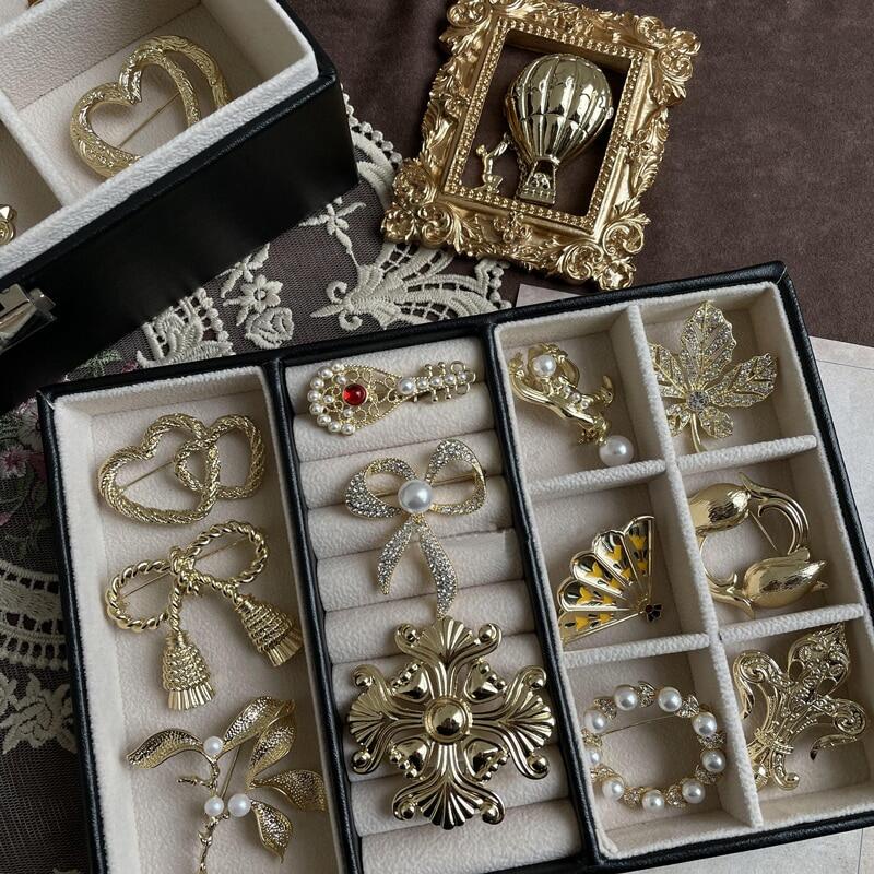 Luxury Literary Classical Palace Style Brooches for Woman Men Exquisite