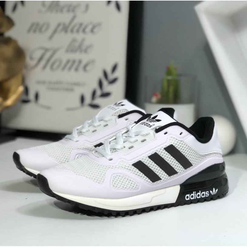 low cut tennis shoes