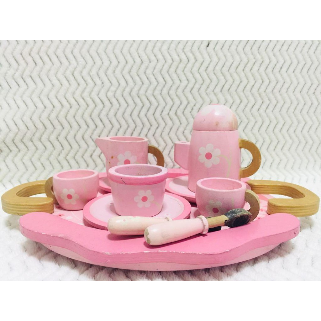 elc pink wooden kitchen