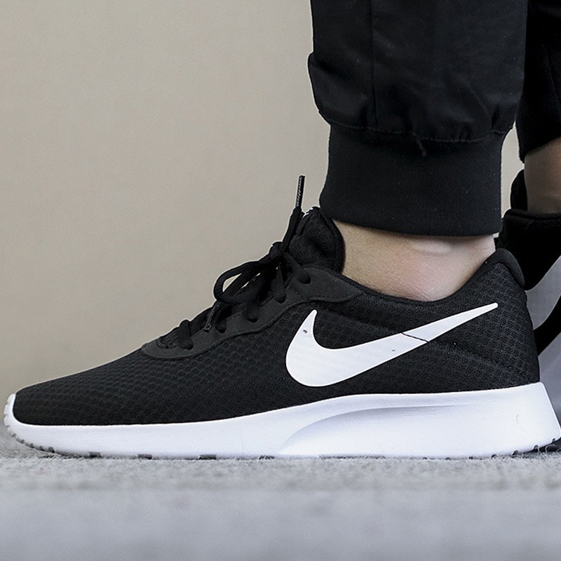 nike black and white casual shoes