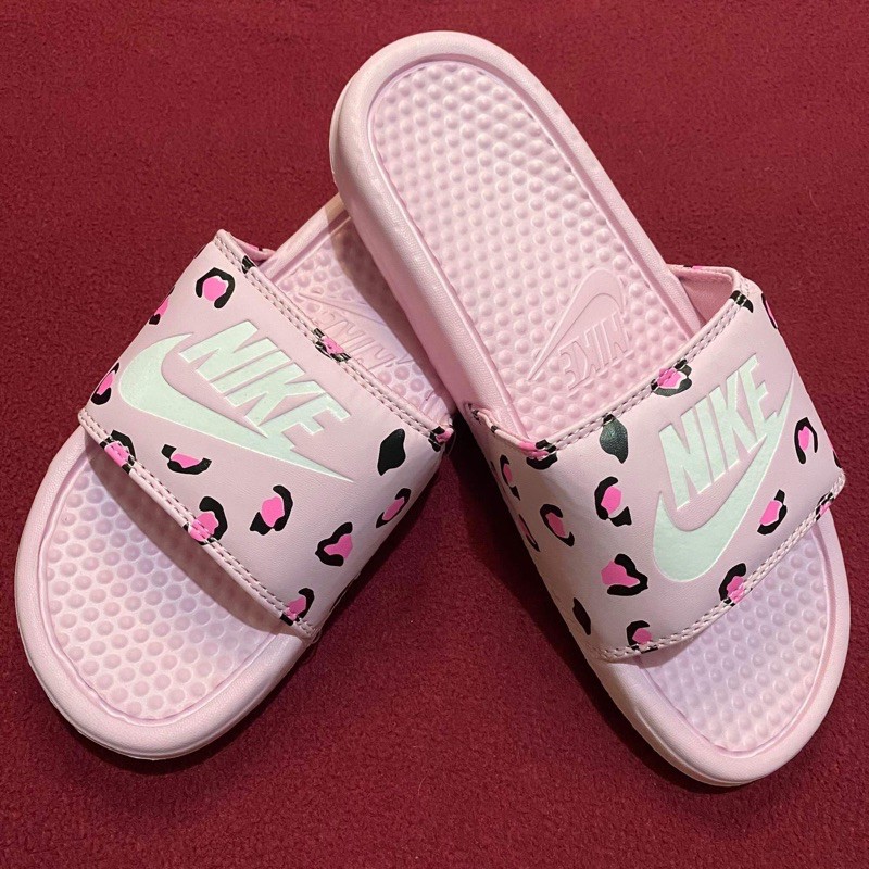 nike leopard print benassi slides