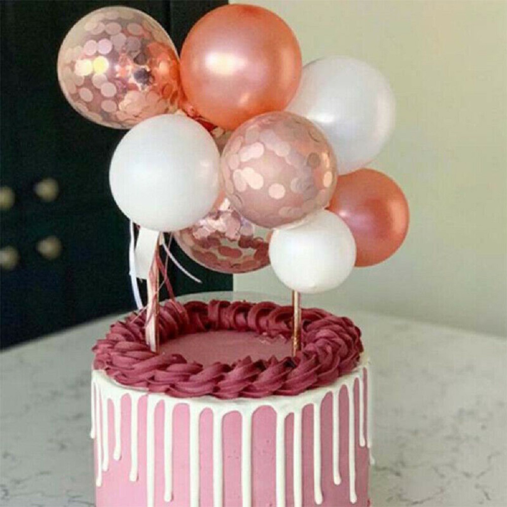 Торт с декором воздушные шарики