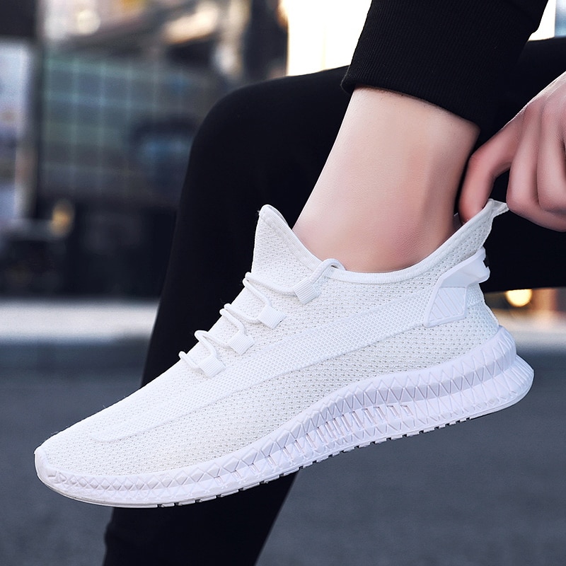 white running tennis shoes