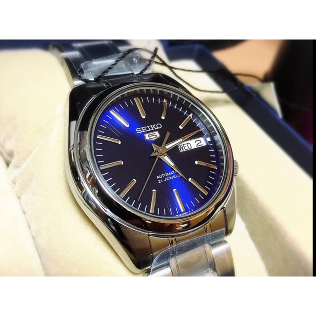 snkl23 blue dial