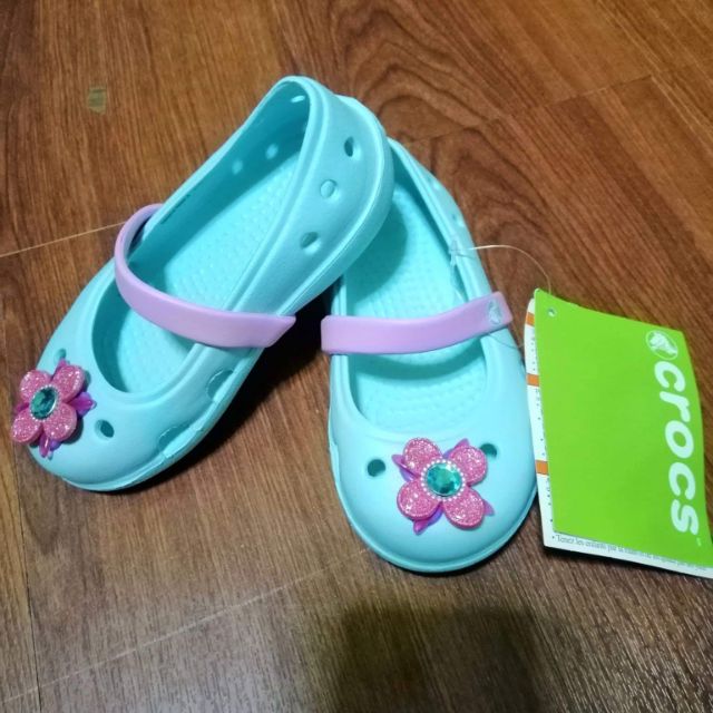 size c7 crocs