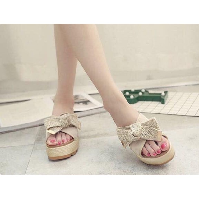 female leather sandals