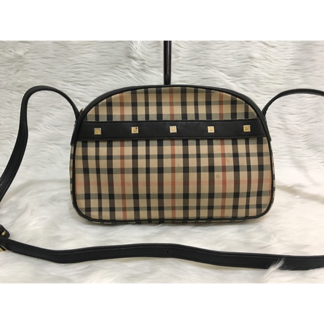 daks shoulder bag price