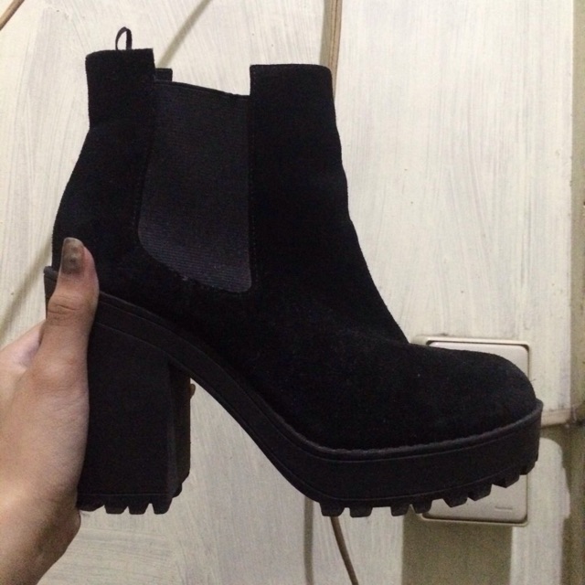 suede chunky chelsea boots