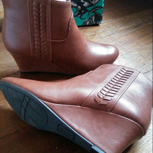 payless non slip boots