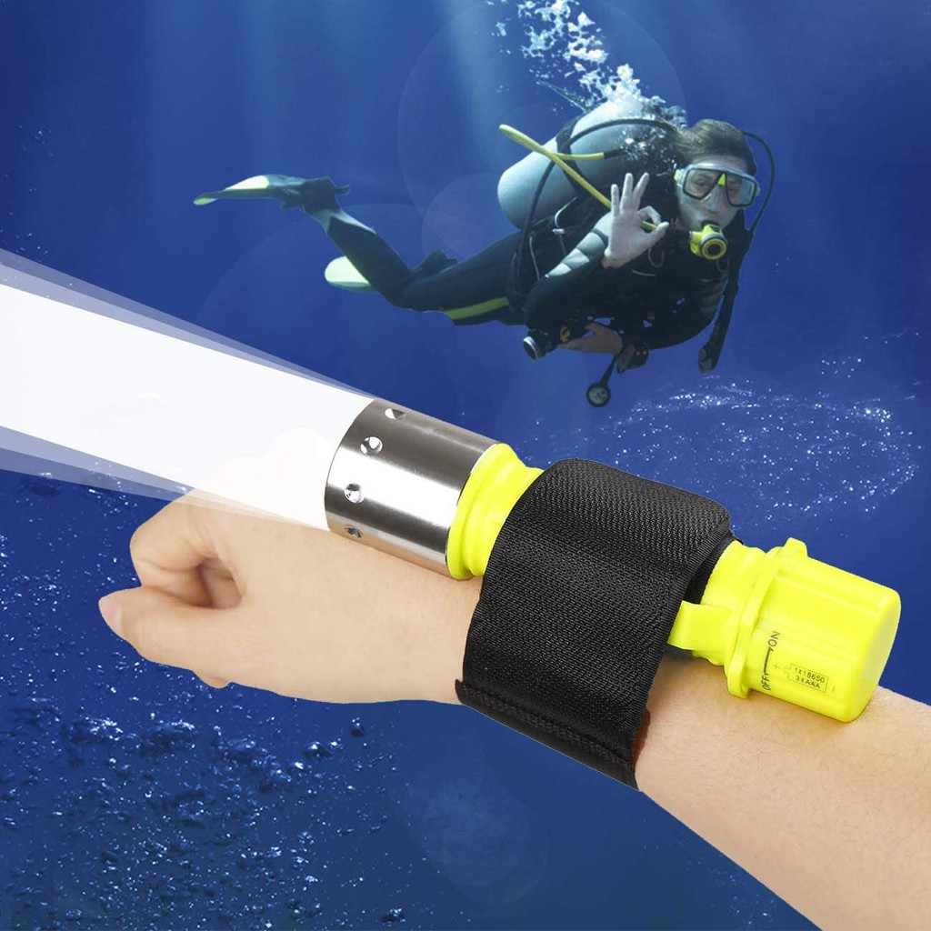 Professional Diving Flashlight, Super Bright LED Diving Light