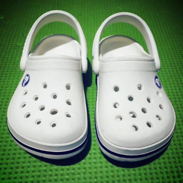 kids white crocs size 4