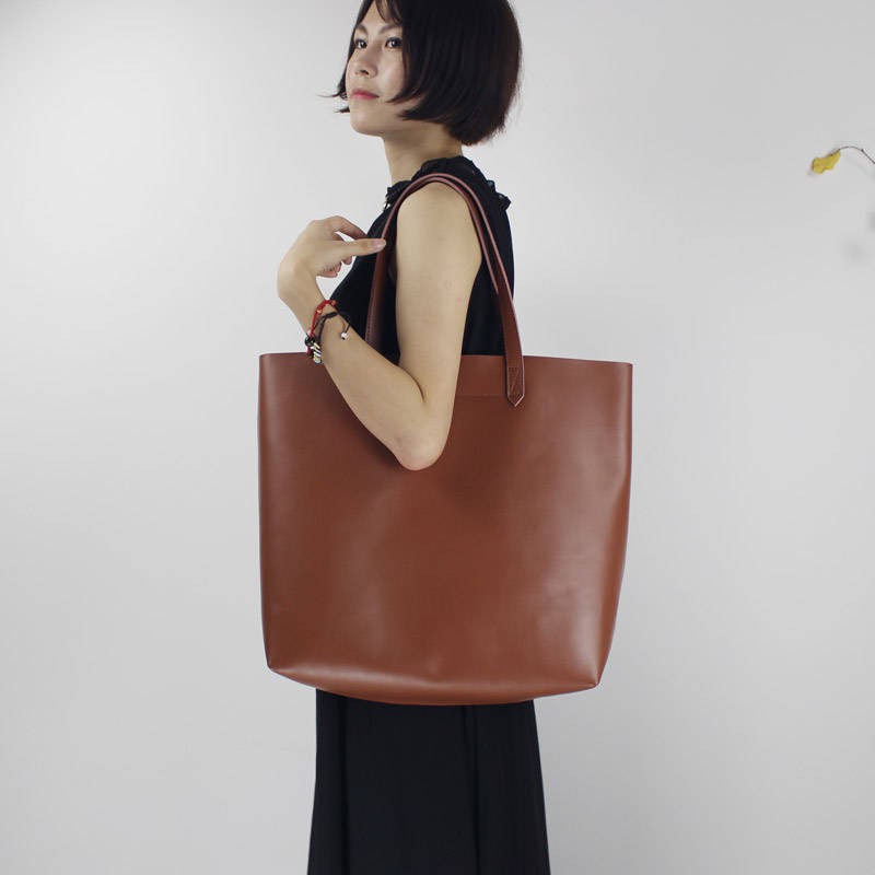 simple leather tote bag