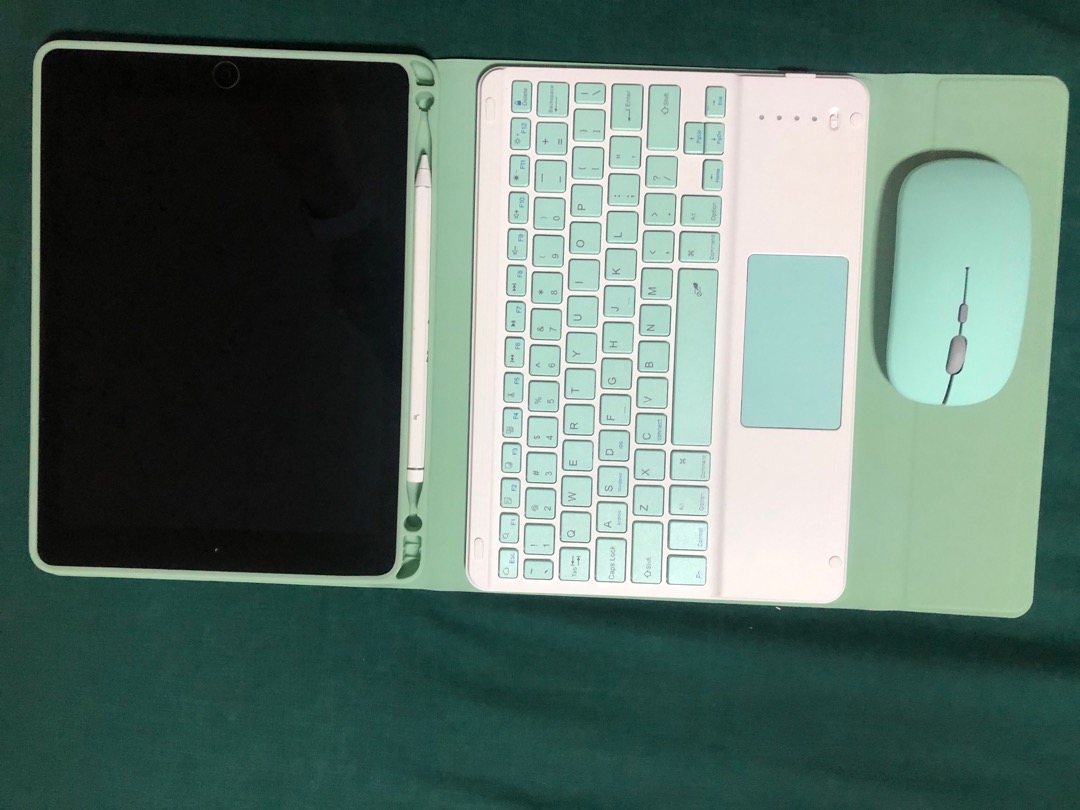 iPad Smart Keyboard Case with Touchpad Mouse Trackpad Keyboard Builtin