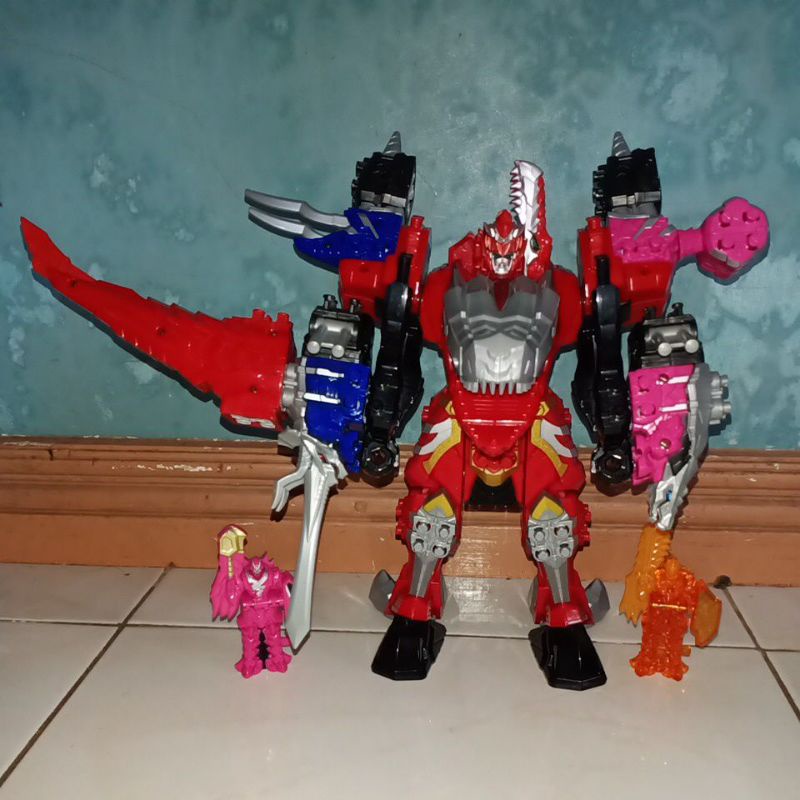 BANDAI Sentai Power Ranger Dino Fury 