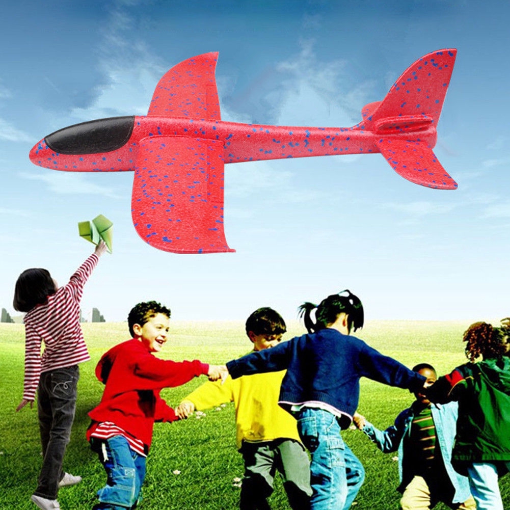hand throwing plane