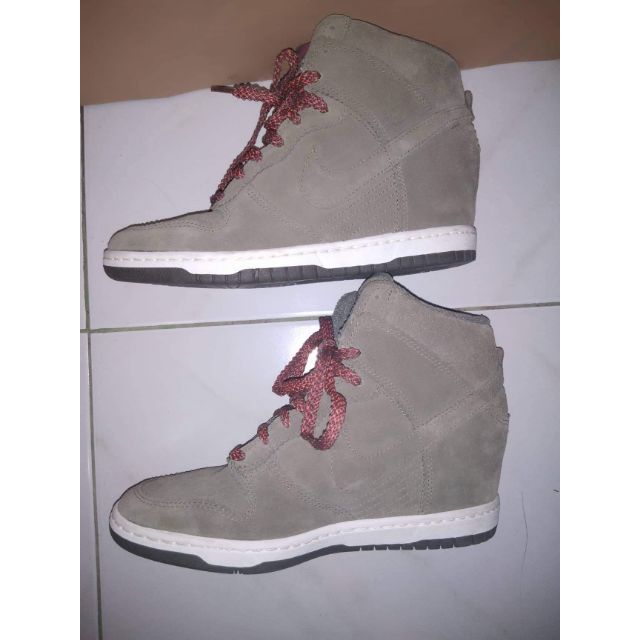 womens nike boots with heel