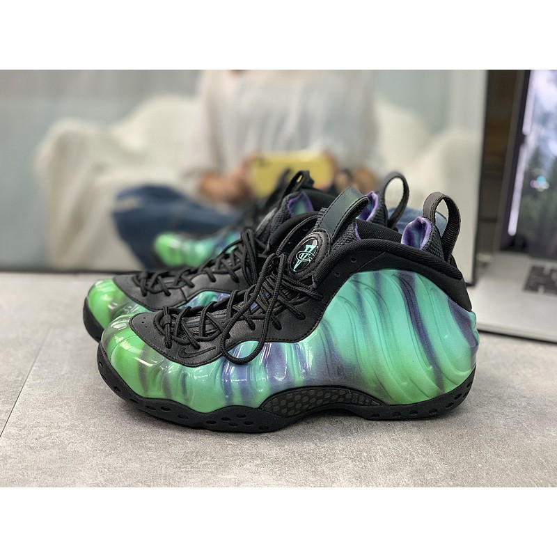 foamposite aurora