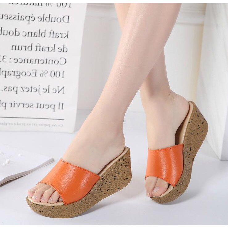 wedges perempuan