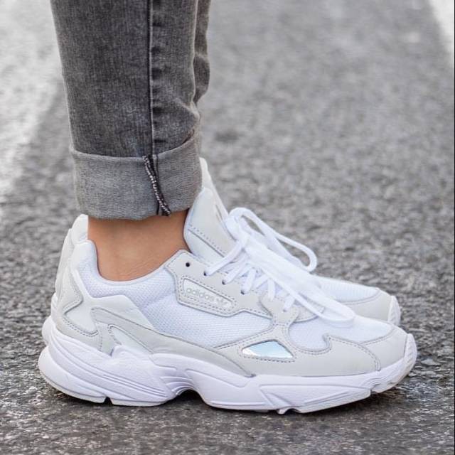 adidas falcon woman