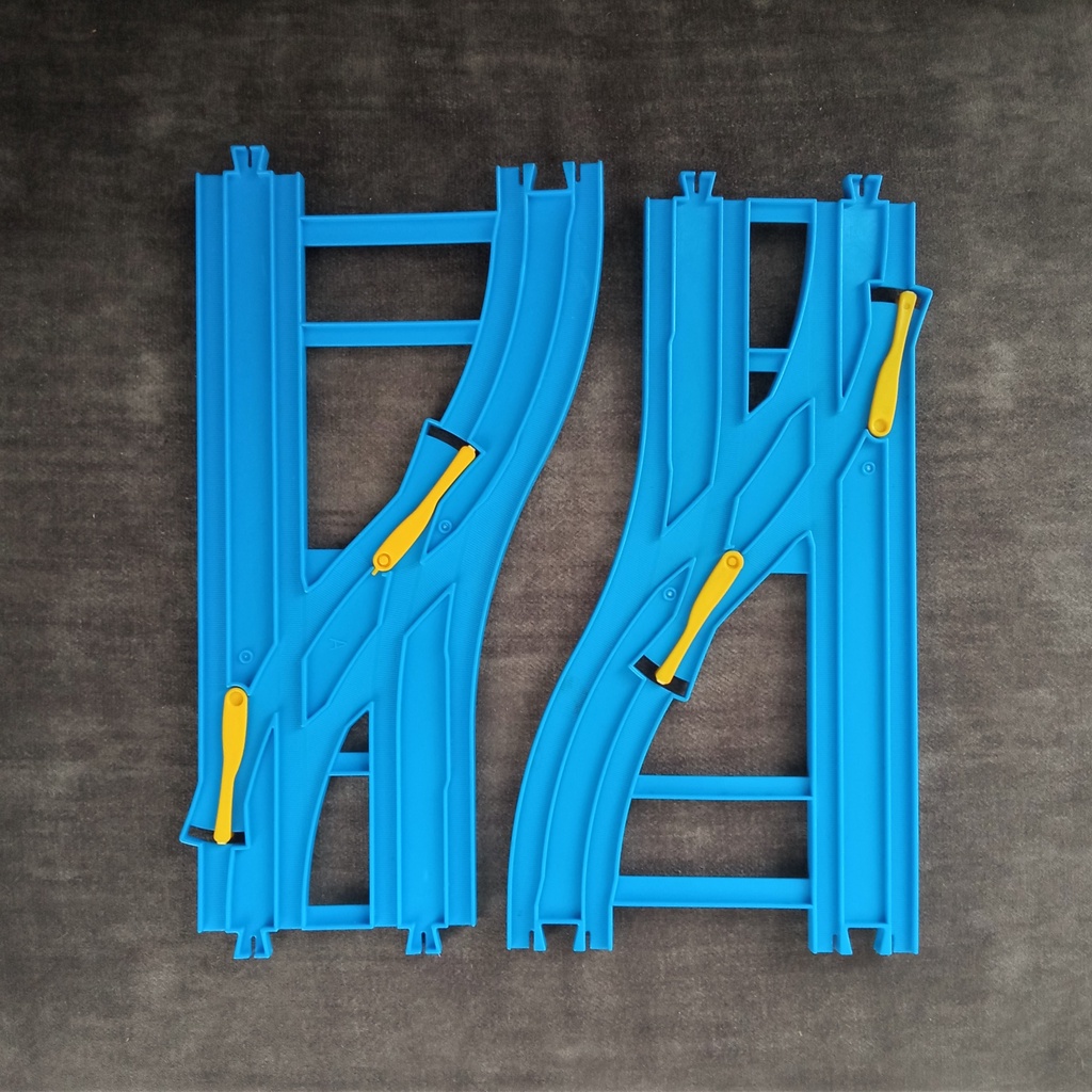 Preloved Tomy R15 Doubletracked Wide Point Rail Plarail train track