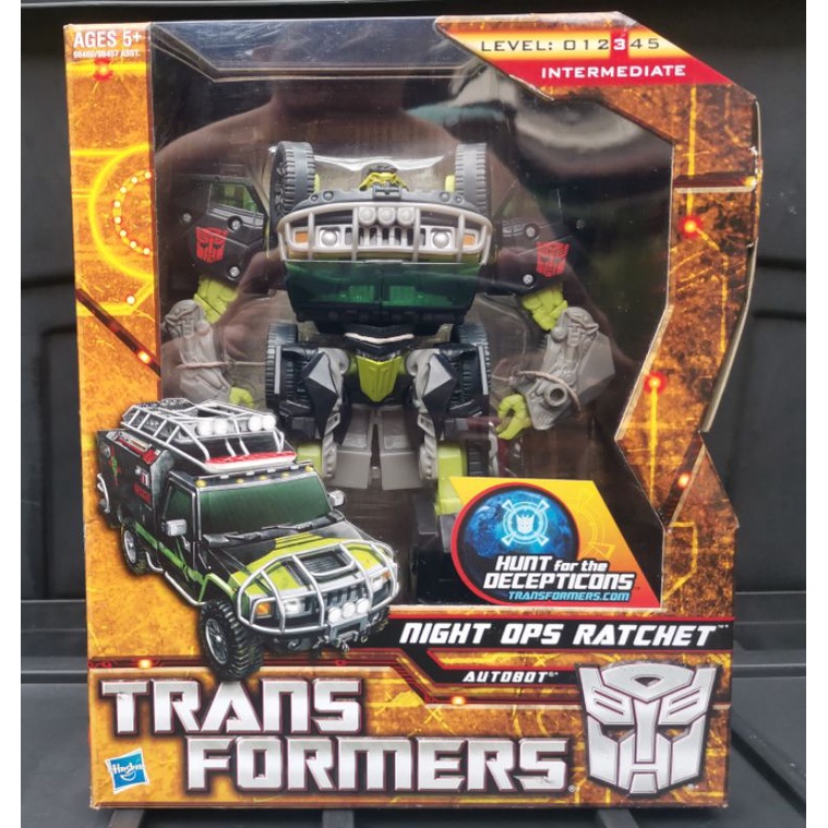 Ratchet - Transformers Hunt for the Decepticons Voyager class Night Ops ...
