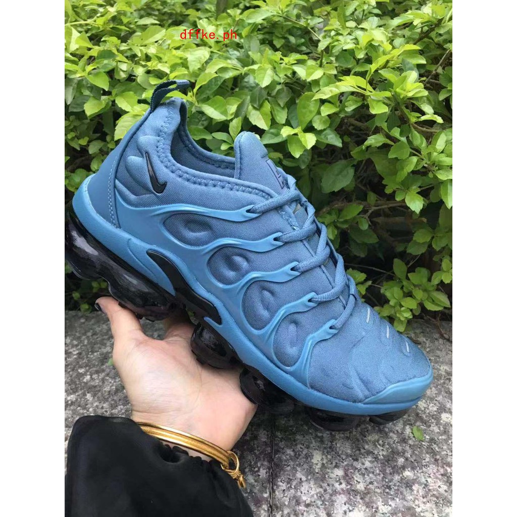 vapormax plus light blue