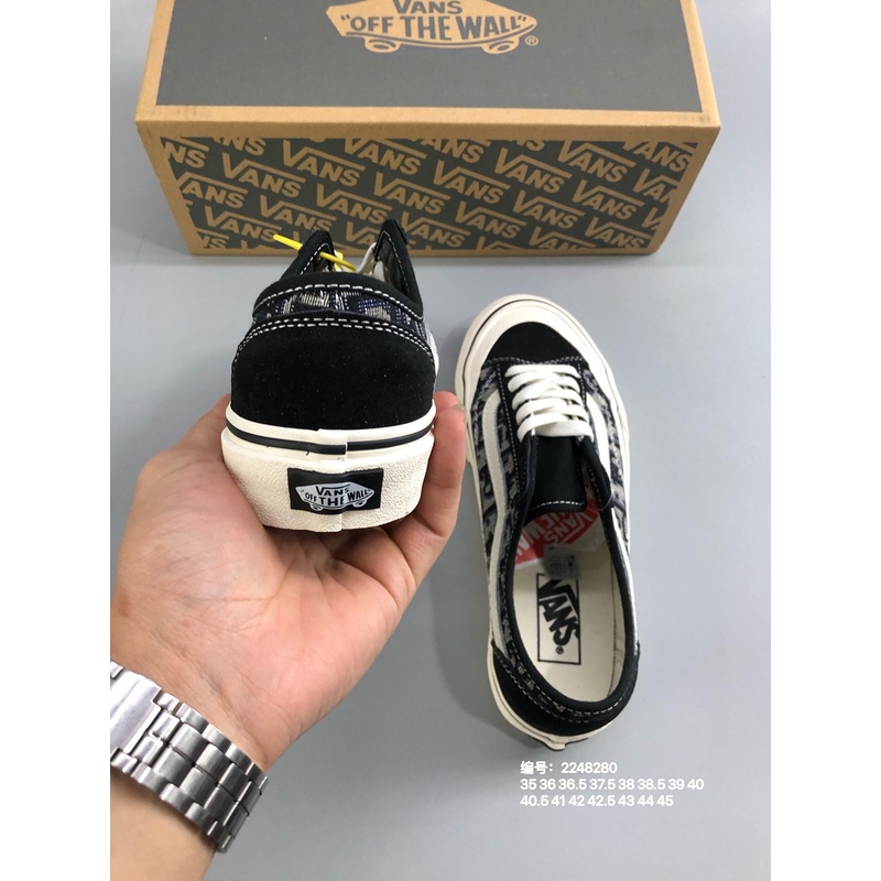 vans off the wall customer service