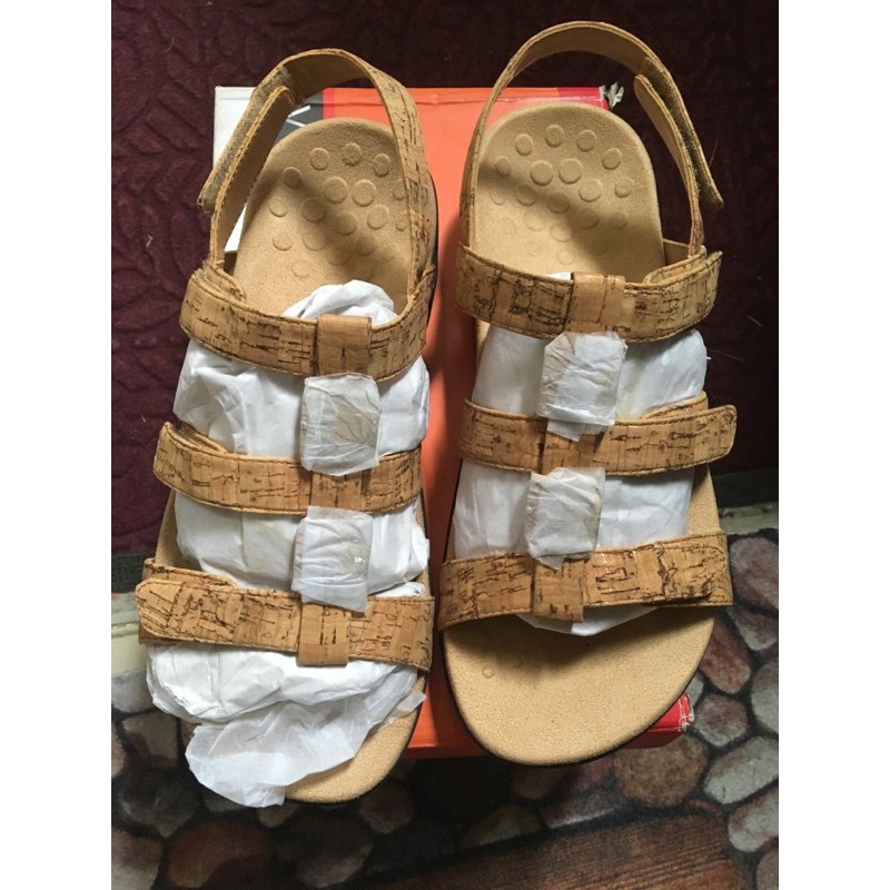 vionic sandals size 6