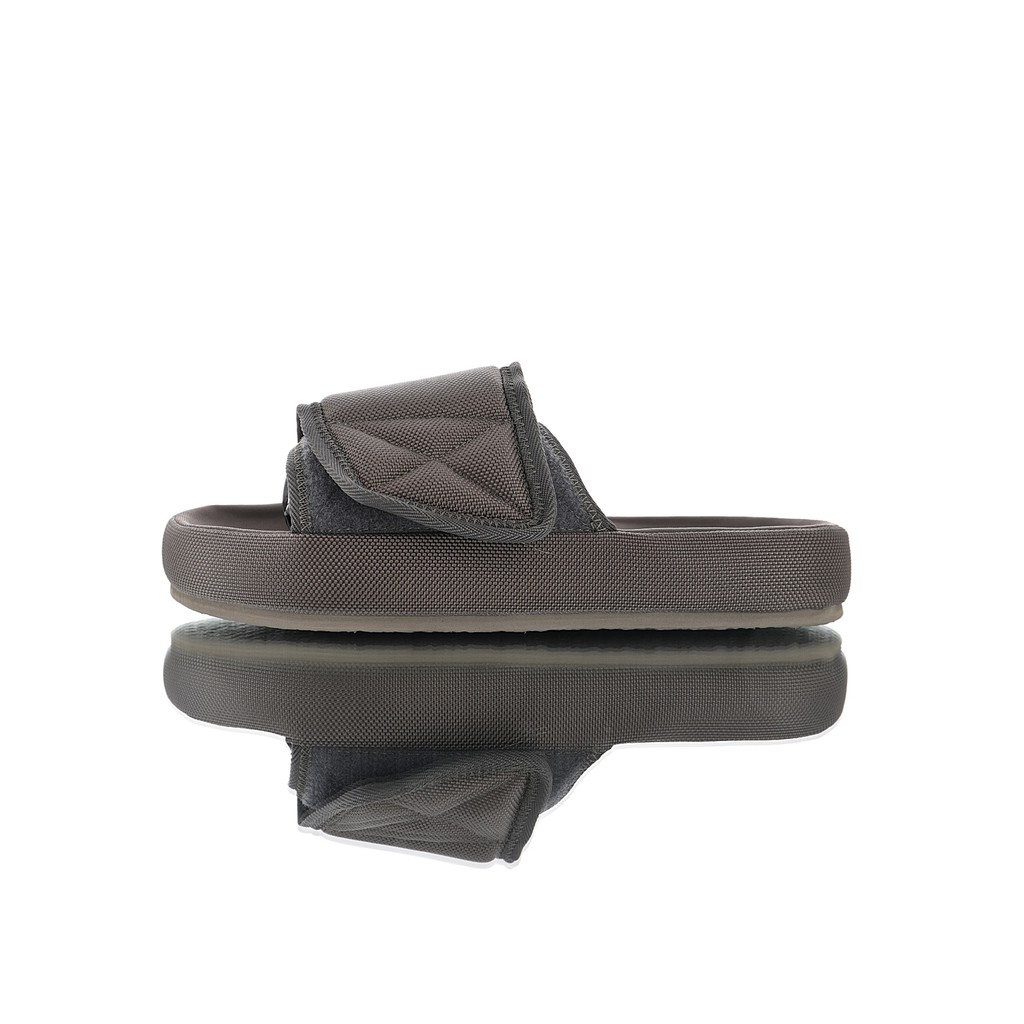 season 6 yeezy slides