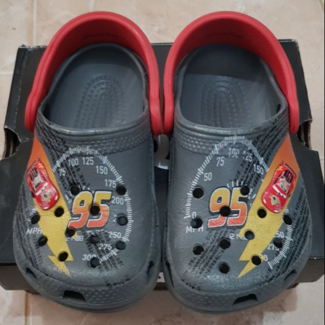 c 8 9 crocs