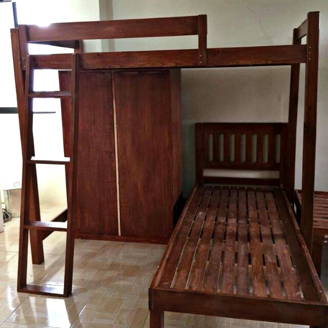 double deck bed with stairs