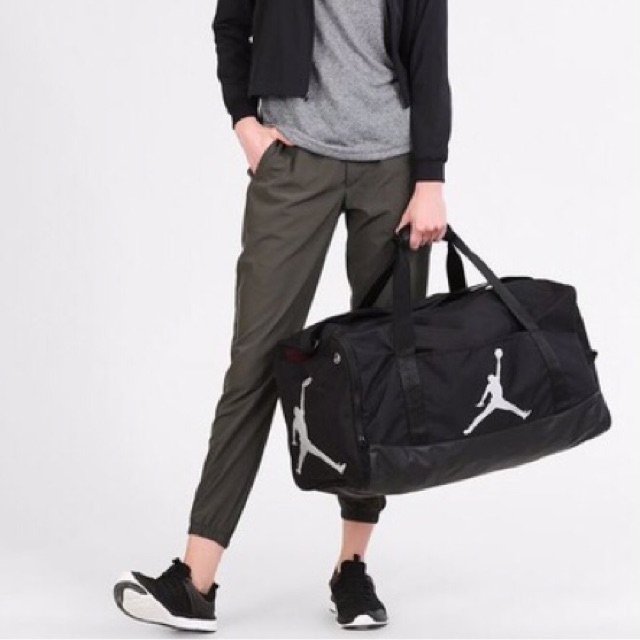 lululemon bag with shoe compartment