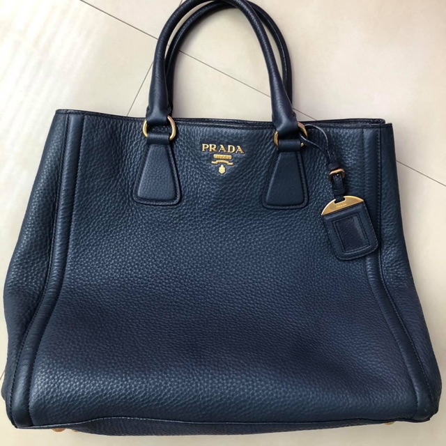 vit daino prada bag