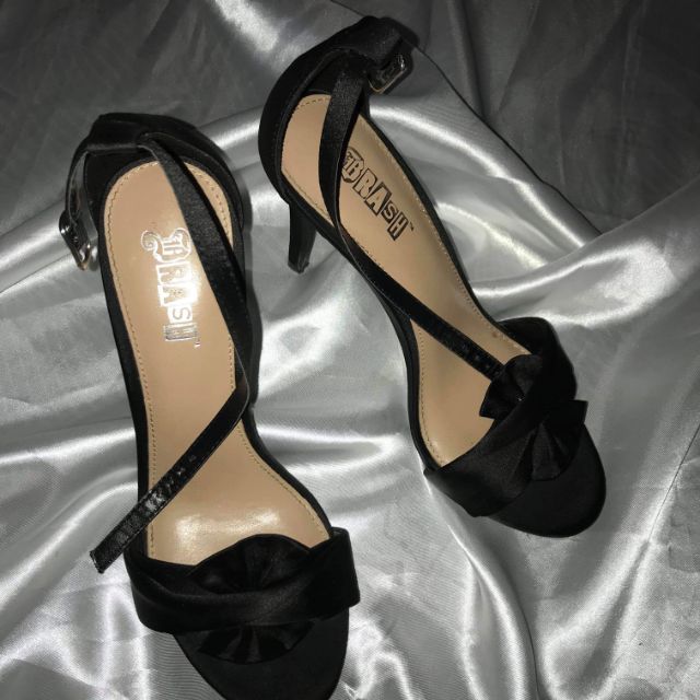 payless black heels
