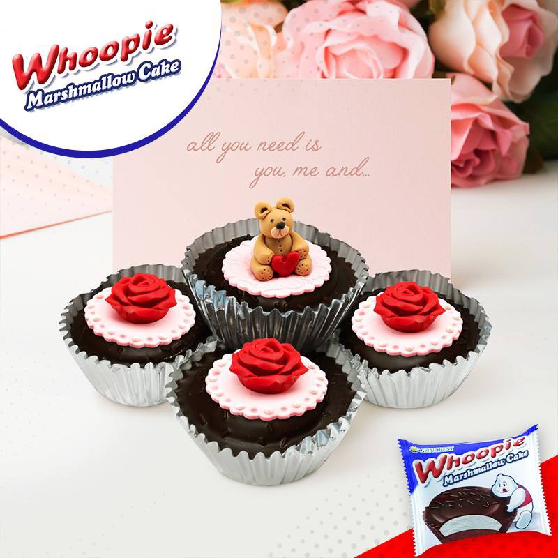 Whoopie Marshmallow Cup Cake Strawberry Delight & Chocolate Flavor