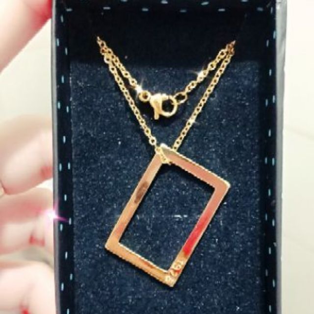 THE 1975 ROSE GOLD NECKLACE | hmgrocerant.com