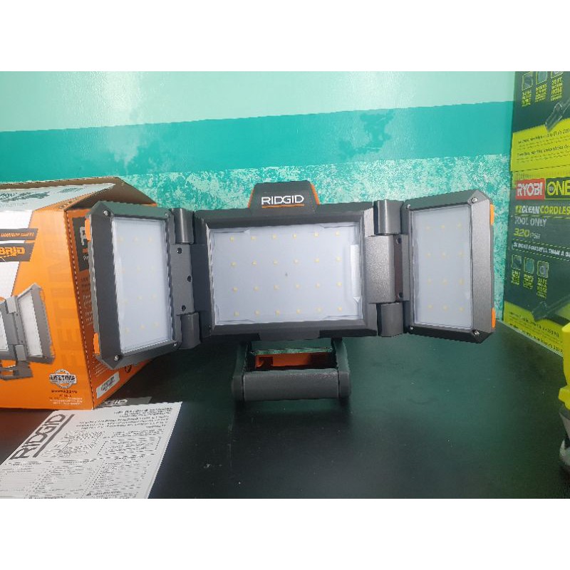 Ridgid 18v Hybrid Folding Panel Light model R8694221B. Brand New in box