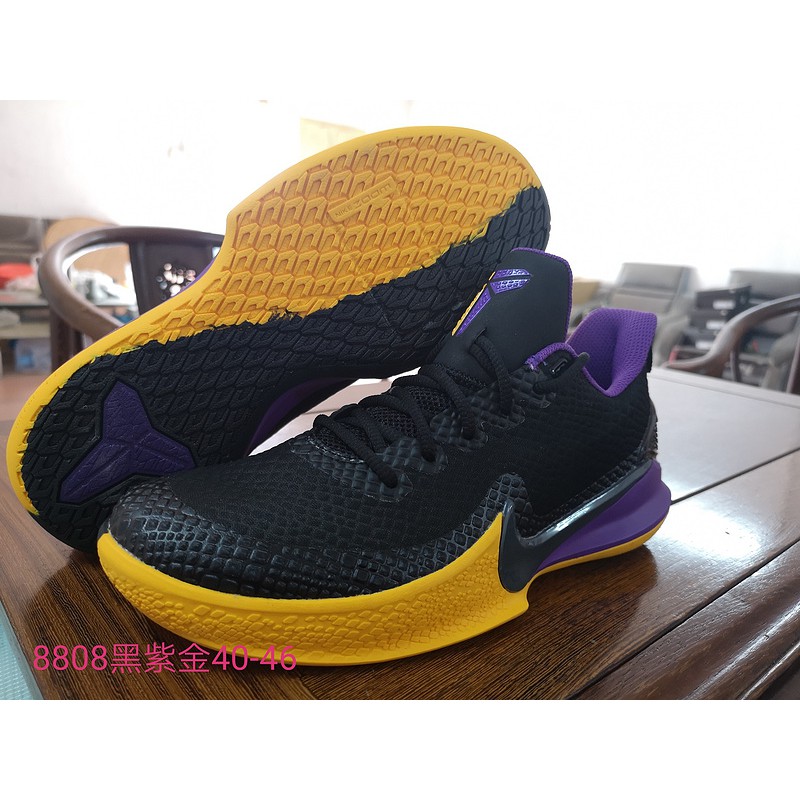 kobe low top basketball shoes