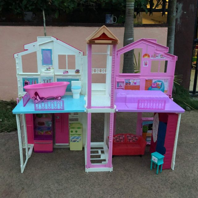 barbie pink passport house