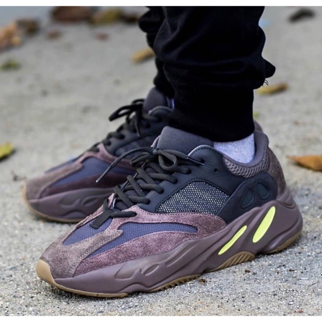 yeezy 700 v2 mauve