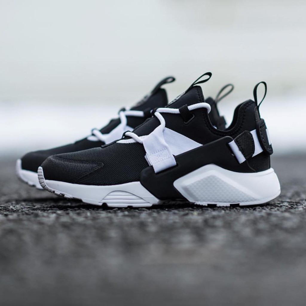 nike air huarache city low black